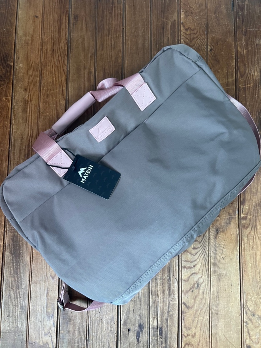 Inexpensive, travel, duffel bag Matein medium size good quality NWT New